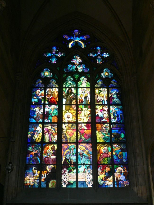 ステンドグラスが<br />とても美しい