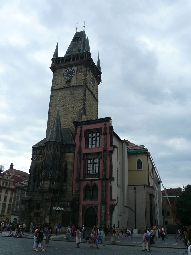 市庁舎。<br />足りなくなっては建物を買い足していった<br />と言われています。<br />ぐるりと回ると<br />いろんな建物がくっついています。