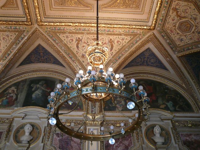 このお休み中に見学もできるけれど<br />掃除や手入れ、工事もしていく。<br />一年分のこと。<br />とても大掛かり。