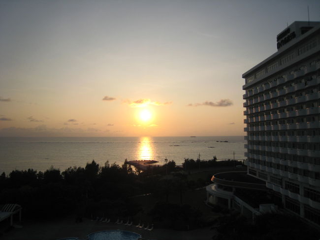 ホテルへ戻るともう夕方。<br /><br />お部屋から夕陽がきれいに見えました。