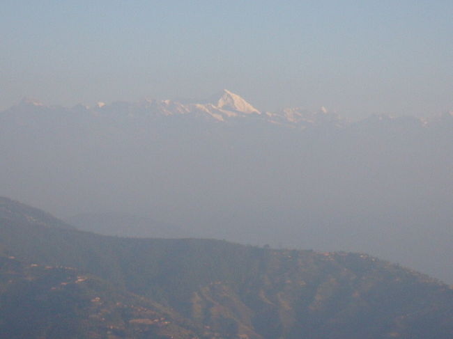 ランタンの山々その2。<br />ここドゥリケルからは、ナガルコットよりも近く、ランタンrangeのパノラマviewが楽しめます。