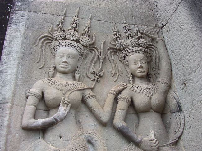 くっきりキレイに彫られてるんですね。<br />スゴイな〜。。。