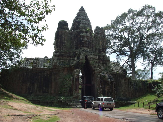 南大門です。<br />門をくぐったところ。