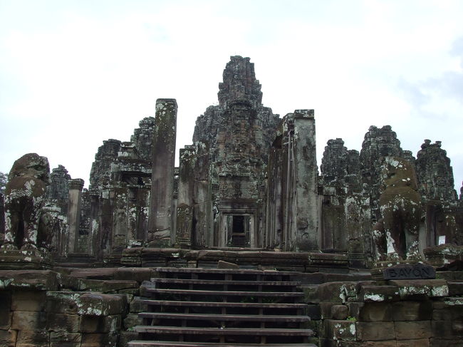 アンコールトムの中心、バイヨンにやってきました。<br />