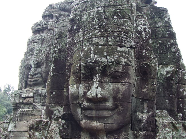 ガイドブック通り、たくさんの顔が！！