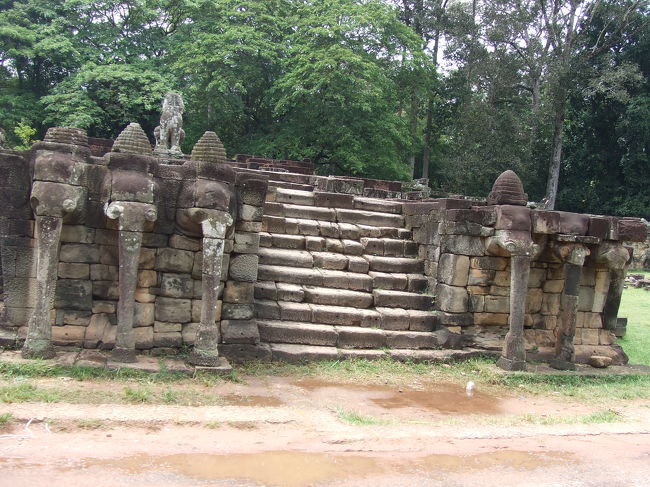 次は象のテラス。<br />ながーい廊下が続いていました。