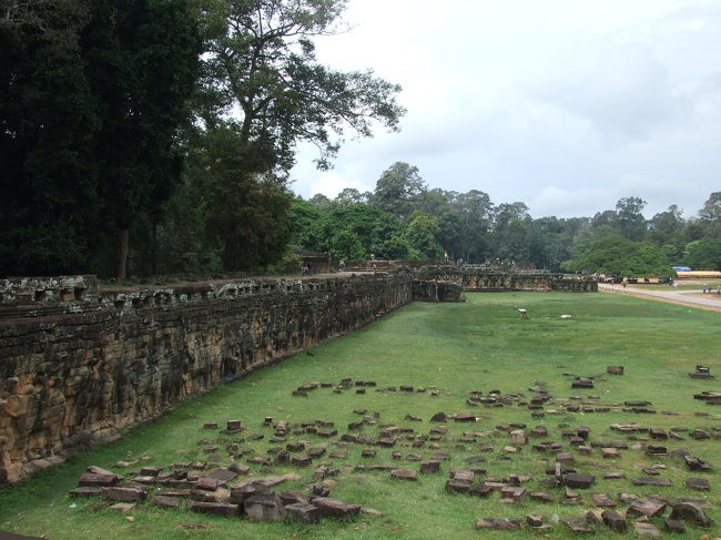 象のテラスの向こうはライ王のテラス。