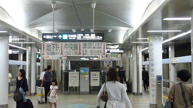 コスモスクエア駅２階です。<br />地下鉄駅は地下３階で、エスカレーター、エレベーターが有ります。