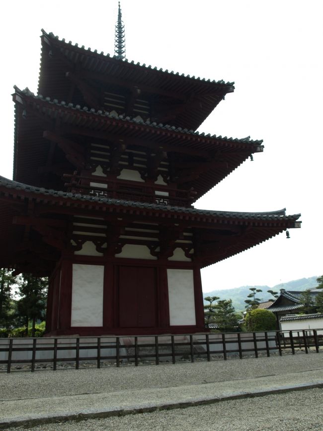 法輪寺は聖徳太子の子、が父の病気平癒を願って<br />建立した寺。<br /><br />ＧＷ中だったとはいえ平日だったからか、<br />境内には職員の方以外誰もおらず、ほとんど貸切状態。うぐいすも鳴いていて、とても風情がありました。