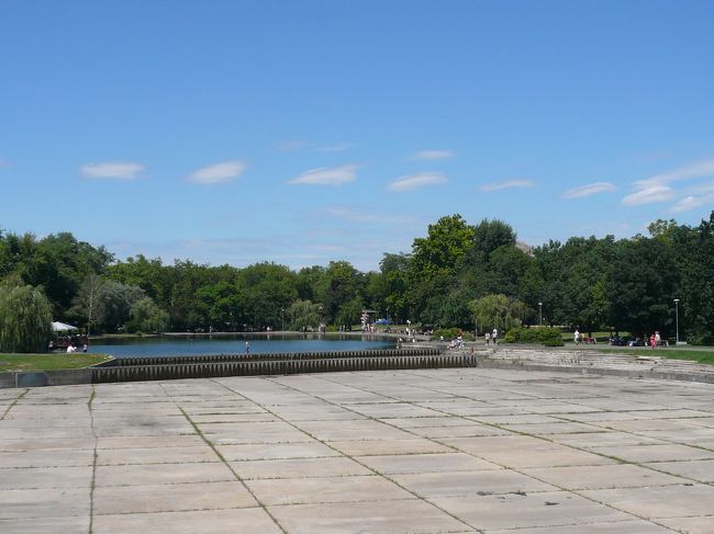 市民公園にやってきました。<br />暑いのでアイス食べながら。