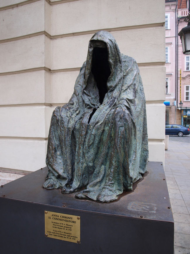 ドン・ジョヴァンニに殺され、亡霊となって現れる騎士長をモデルにした彫刻だそうです。