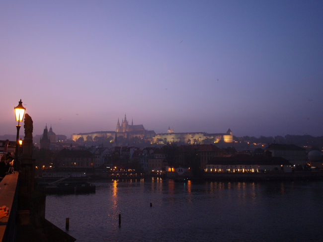 この時間になると1分ごとに空の色が変わってきます。