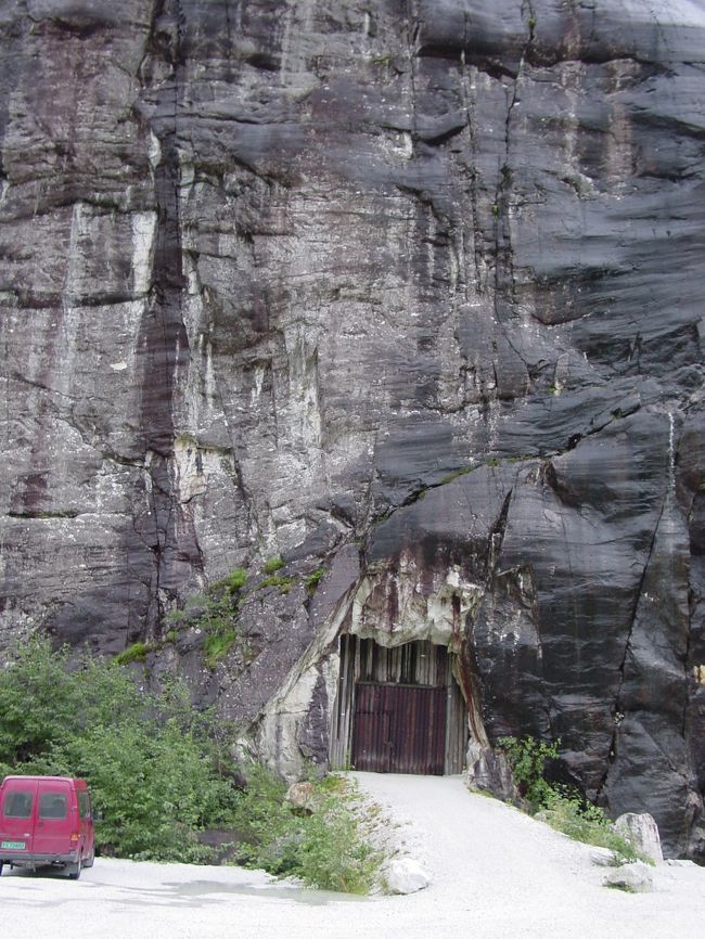 洞窟。<br />入場料がいくらかいります。