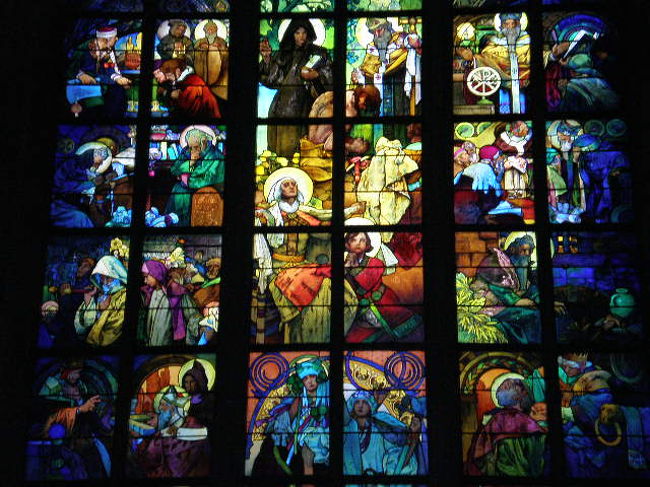 聖ビート教会内部のステンドグラス