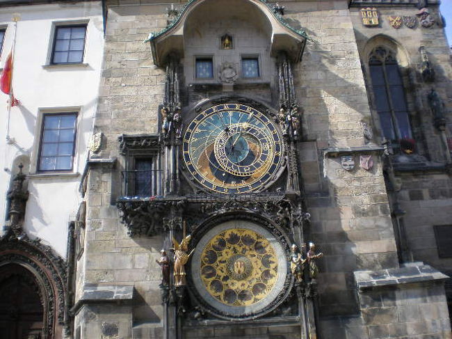 旧市庁舎の天文時計。