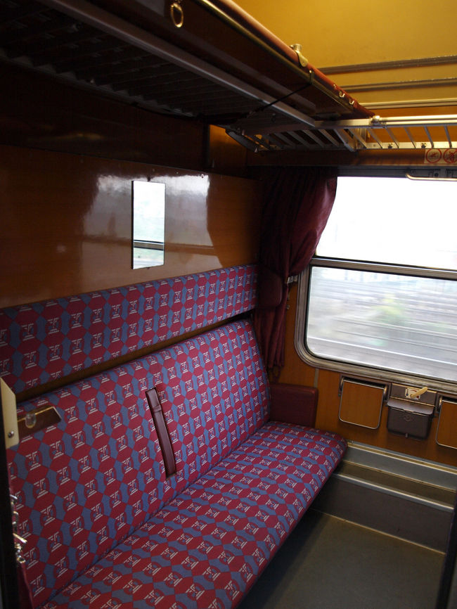 ベットを片づけ座席に変更