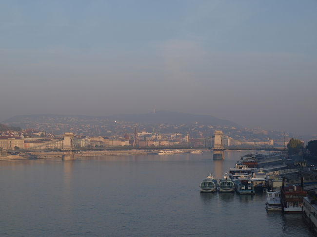 奥に見えるのは有名なくさり橋です。<br />夜景が楽しみです。