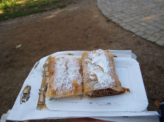 少し遅くなったもののブダペスト初の朝食になりました。価格も安く非常においしかったので是非王宮の丘に行った際にはお勧めします。<br />場所は：1014 Budapest, Balta koz 4<br />です、
