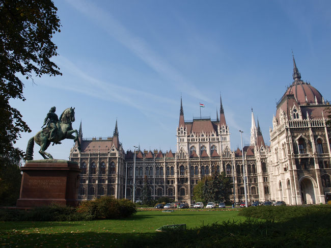 せっかく到着したのですが、並んでいる列の少し前のところで本日分の入場券は販売終了となってしまいました。残念！