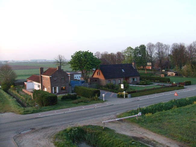 オランダ＆ベルギーの旅２日目<br /><br />ホテルからの眺め。<br />周りは広々としてました。