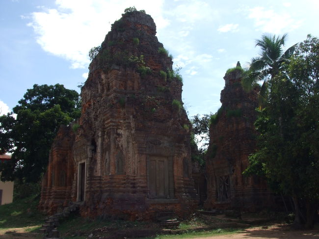 続いて、ロリュオス遺跡群へ。<br />まずはロレイ。<br />レンガで造られていて、結構ボロボロです。