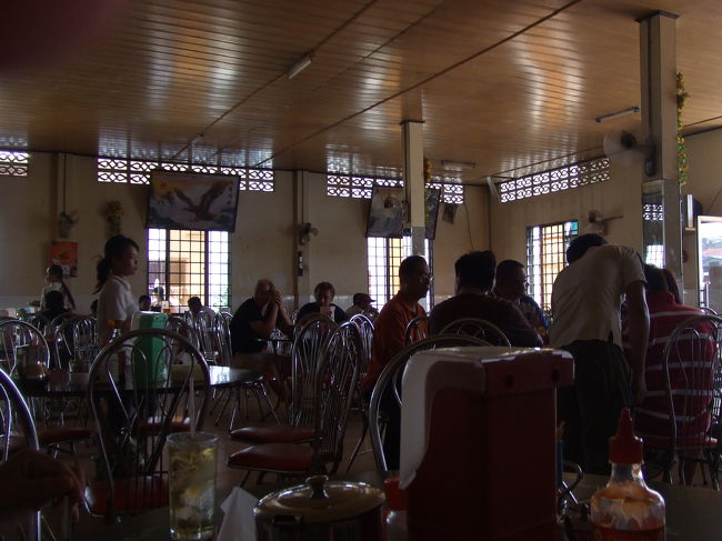 途中、2回の休憩がありました。<br />私は特にお腹減ってなかったから、コーラ飲んだだけで何も食べなかったけど、みんないろいろ食べてました。