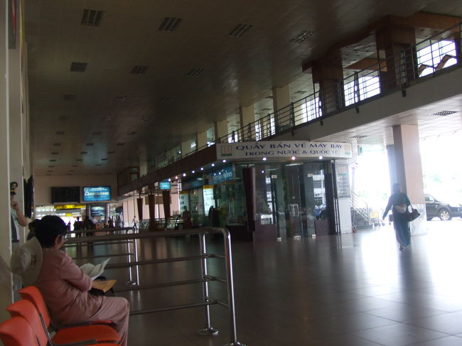 しょうがないので、ベンチに座って結構長い間ガイドブック見ながらぼーっとしちゃいました。