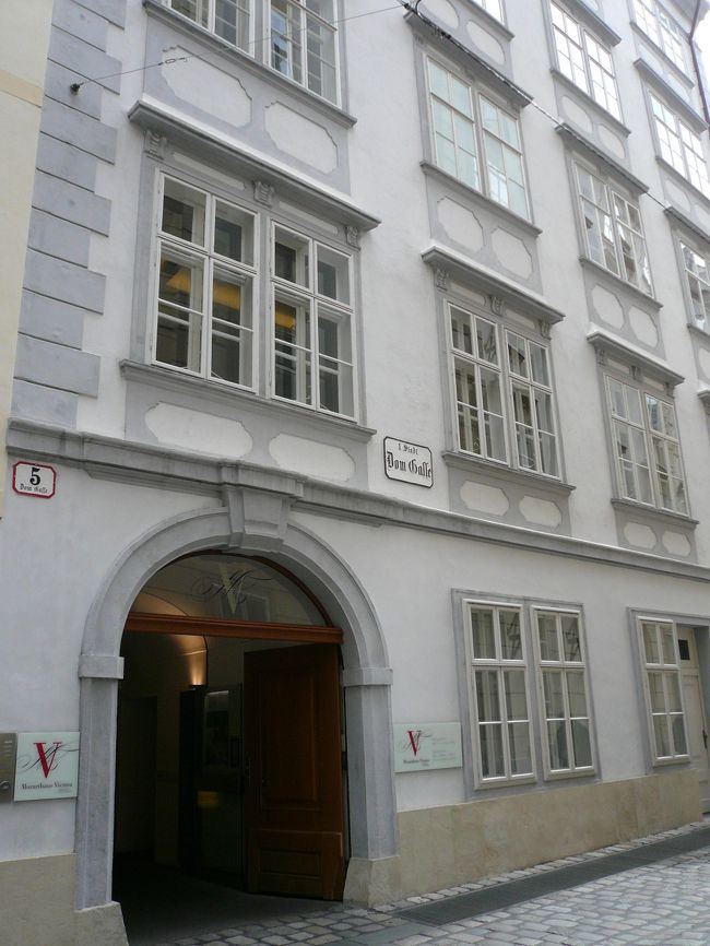 モーツァルトの家。<br />今は中が見れるようになっている。<br />