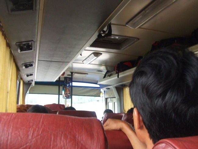 バスの車内です。ど派手ないつものVIPBUSとは違い、とてもシンプルなバスでした。