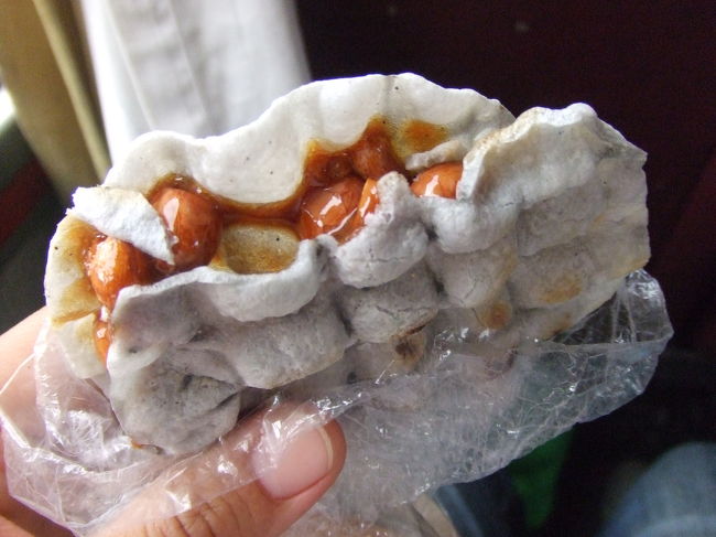 ご飯休憩をとってから、結構たちました。また小腹も減ってきた頃に、マイクがお菓子をくれました♪<br />ありがと〜！！