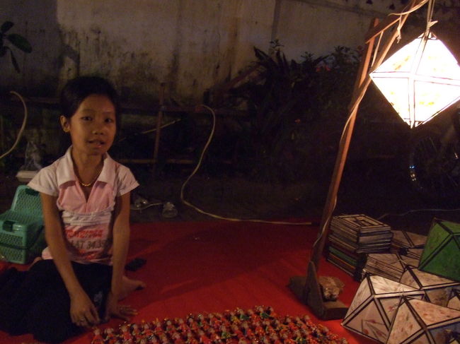 こんな小さい子達も商売してるんですよね〜！！しかも、結構商売上手なんだな☆