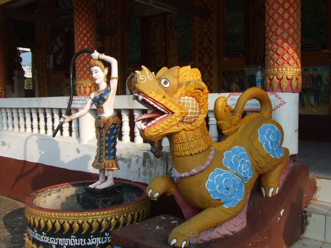 この髪の長い人の像っていろんなところにありますよね〜。どうゆう意味なんだろう？？？