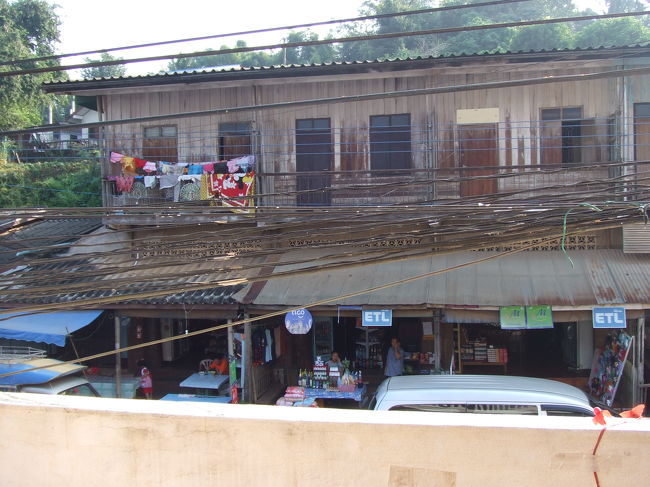 宿に戻ってきました。準備しなきゃ〜！と、その前にバルコニーに出てみました。