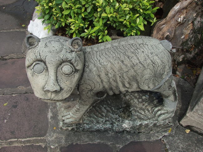 これ、なんですかね〜？<br />トラのようなネコのような。。。