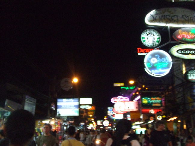 もうすっかり夜です。6時50分くらいにＡ＆Ｒトラベルへ行き、出発を待ちます。<br />あああああ、もう旅も終わりだ〜！！！！<br />名残惜しいよ〜（；；）