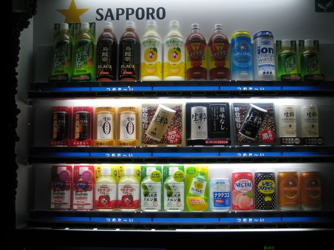 スタート時間が遅かったので、ビール園発の最終バスを待つことになった。前のバスが行ったところだったので、外で待つこと約２０分・・・。<br /><br />どんだけ寒いのーーーーーーー！！！<br />Tシャツ＋厚めのロンT＋ダウンベスト　を着ていたけど心底冷えた。耳もキーンと。<br />こんなに寒いのに、どうして自販機にホットが並んでないのか・・・。北海道の人にとってはまだまだホットの時期ではないんだろうか。何気にみんな薄着だし。ダウンベストじゃなくダウンでしょうよ、この寒さ。<br /><br />北国の人はたくましいんだと実感・・。