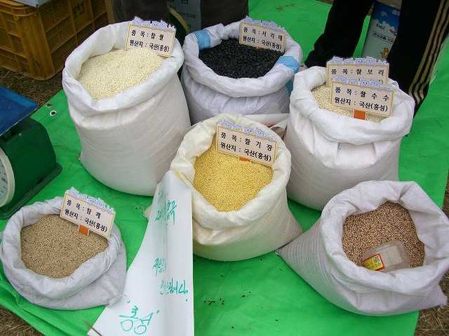 穀物類<br /><br /><br />穀物類の屋台にて。<br />色々な種類がありますね。