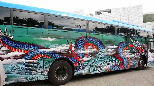 海東龍宮寺の送迎バスです。<br />これなら沢山のバスが有っても間違いませんね。<br />