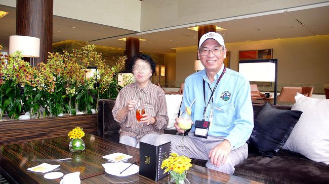 海雲台の「パラダイスホテル＆カジノ」でパスポートを見せてカジノに入場、昼間のためほとんど客が居ない。<br />ホテル併設の免税店へ移動、歩きつかれたので、ホテルロビーで休憩。<br />