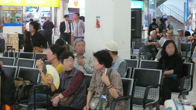 釜山国際ターミナルに戻ってきました。<br />３泊４日のパンスターハニー号でのクルーズ乗船手続きが、間もなく始まります。<br />