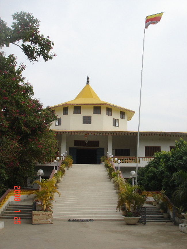 インド寺です。<br />他の国の寺院より小さく、こじんまりとしていました。