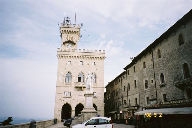 リベルタ広場と政庁?