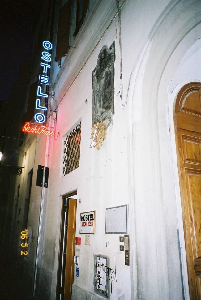 宿: Ostello Archi Rossi(YH)<br /><br />http://www.hostelarchirossi.com/