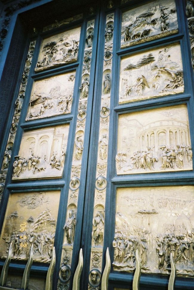 2006年05月03日<br /><br />天国の扉(洗礼堂)