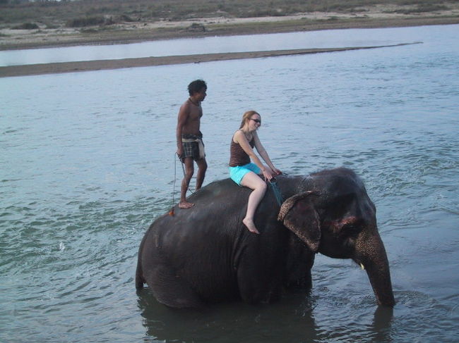 外国人ツーリストもお金を払えば体験させてもらえます。