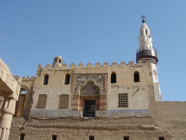 中にはモスクもある。