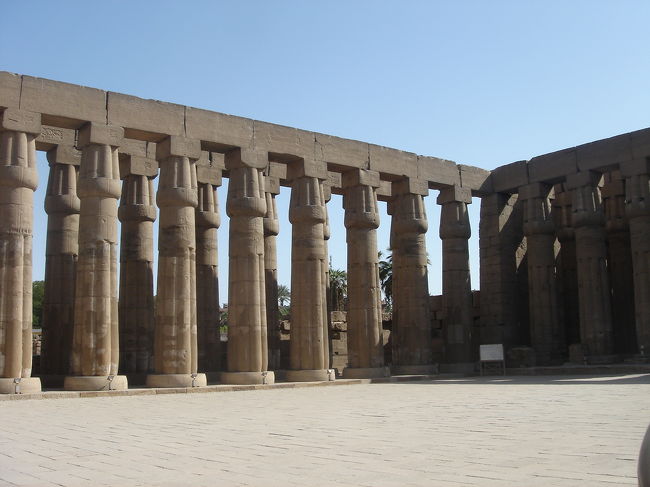 こういう柱の並んでいる姿に弱いです。