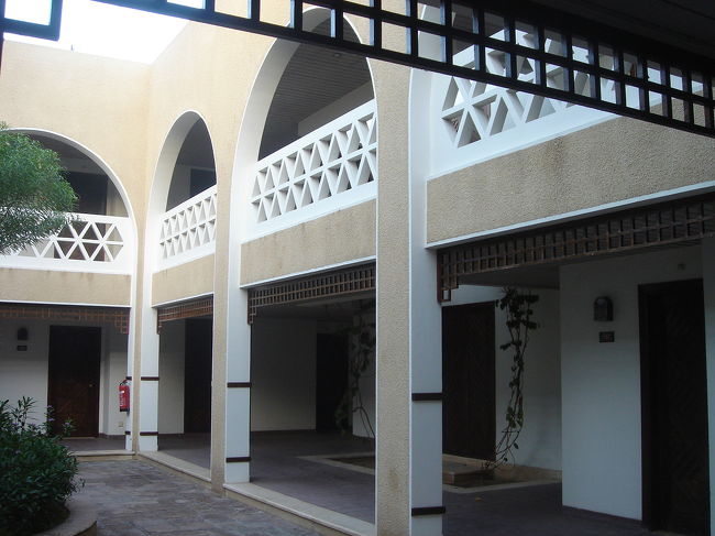 2階建てで、泊まったのは1階の部屋。<br />1階はベランダが囲まれてなくてすぐ庭に面しているので少し困りました。<br />でもイスにひっかけて洗濯物干しましたが；