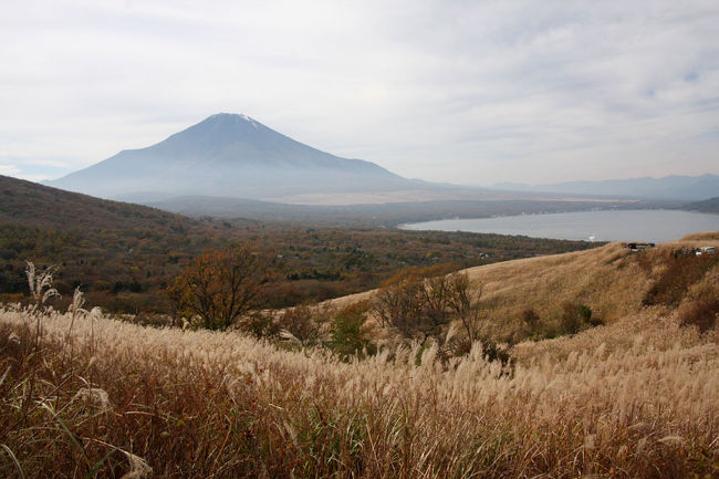 山中湖に向かう途中。<br />残念ながら、曇りで少し霞みがかっています。