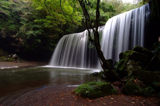 15：40　熊本県　鍋ヶ滝<br />（おーいお茶[滝・ミスト篇]中谷美紀のＣＭに出てくる滝だそうです。ちょっと前になりますけど）<br />友人に借りたレンズで12mm<br />（AF-S DX Zoom Nikkor ED 12-24mm ）<br /><br />